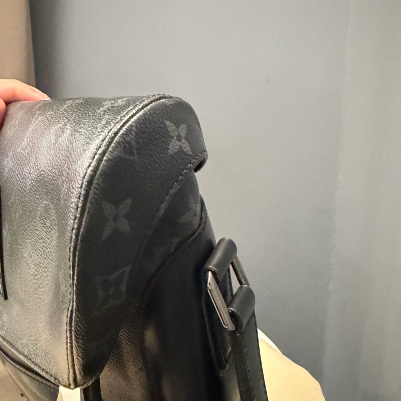Louis Vuitton LV 黑武士 Voyager系列 郵差包-12