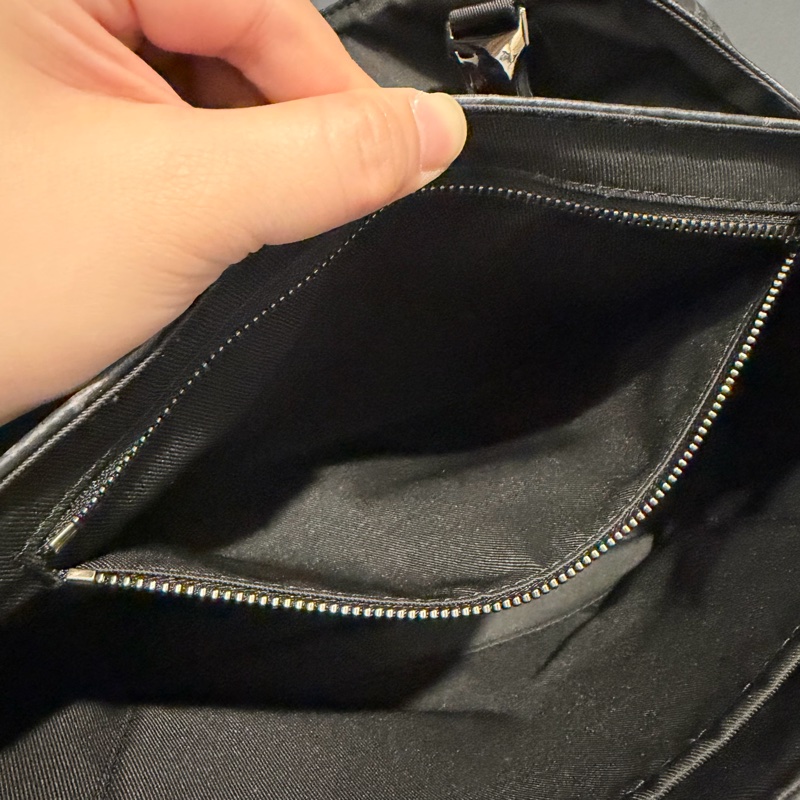 Louis Vuitton LV 黑武士 Voyager系列 郵差包-27