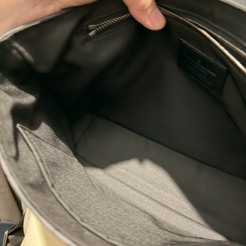 Louis Vuitton LV 黑武士 Voyager系列 郵差包-32