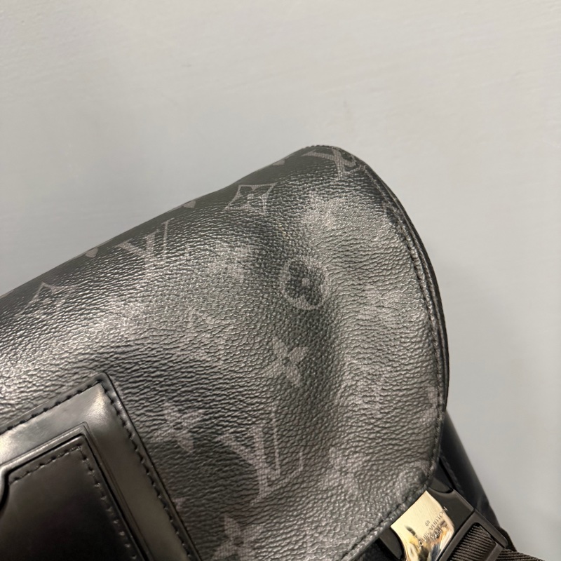 Louis Vuitton LV 黑武士 Voyager系列 郵差包-54