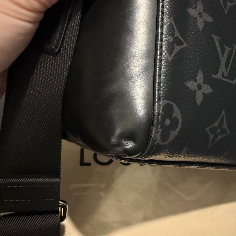 Louis Vuitton LV 黑武士 Voyager系列 郵差包-58
