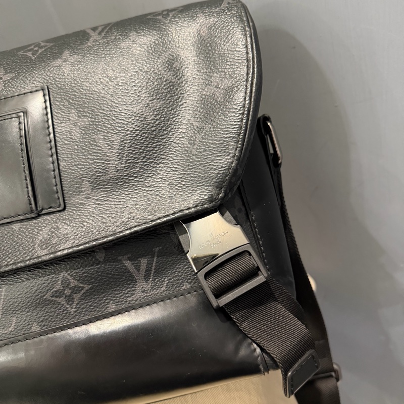 Louis Vuitton LV 黑武士 Voyager系列 郵差包-63