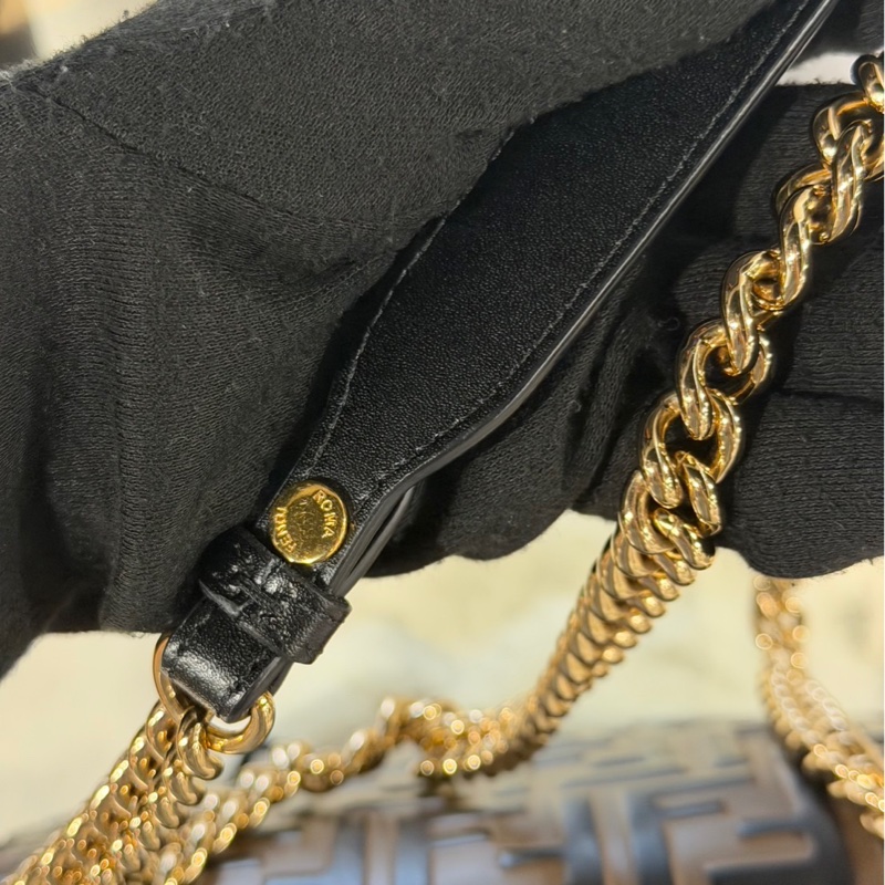 Fendi Kan U FF老花小郵差包-2