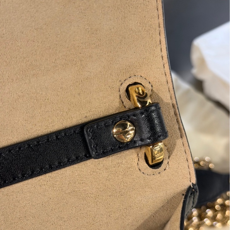 Fendi Kan U FF老花小郵差包-3