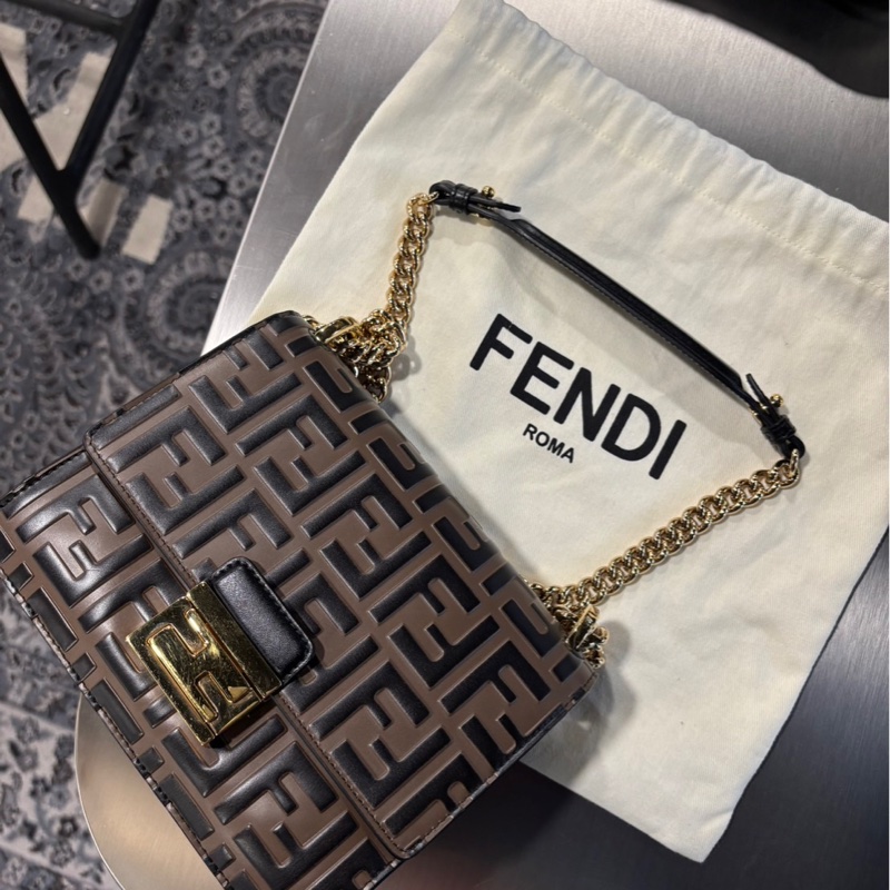 Fendi Kan U FF老花小郵差包-6