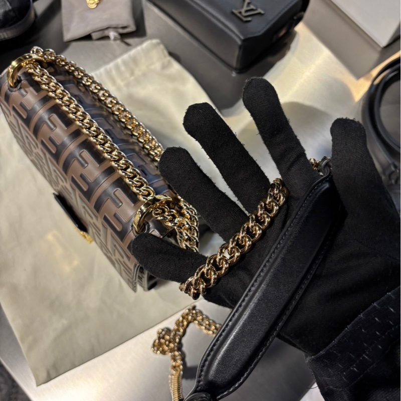 Fendi Kan U FF老花小郵差包-8