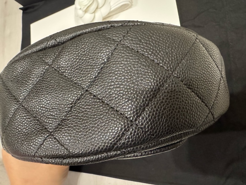 Chanel 23P 黑色荔枝牛皮大LOGO馬鞍包 AS3867-11