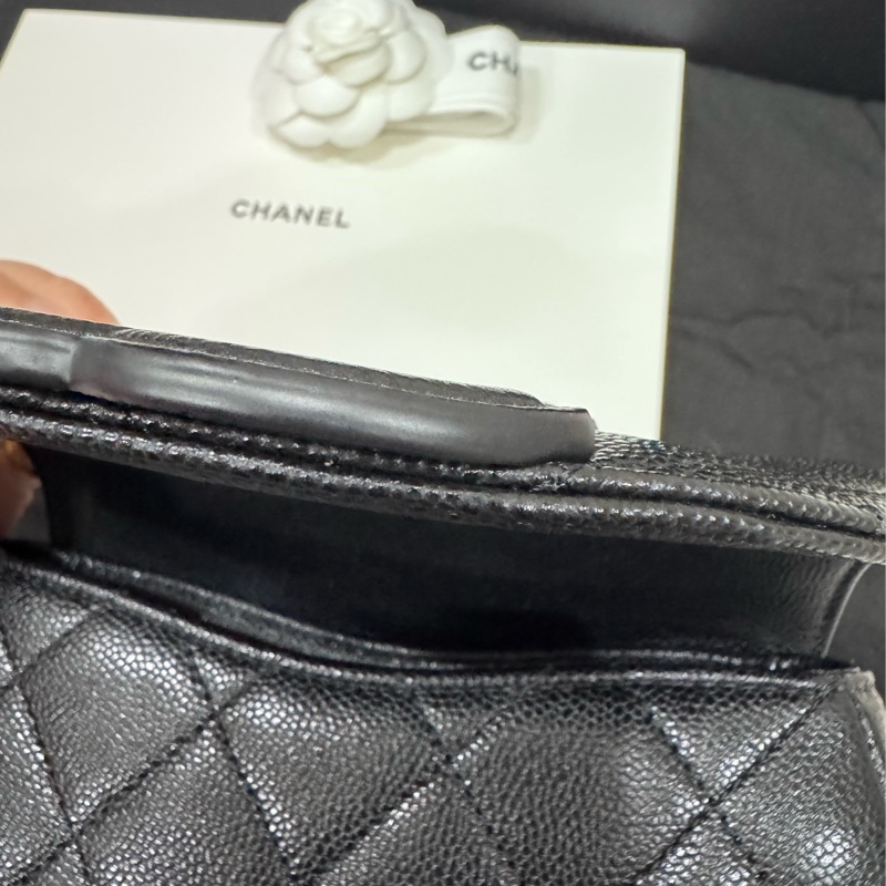 Chanel 23P 黑色荔枝牛皮大LOGO馬鞍包 AS3867-13