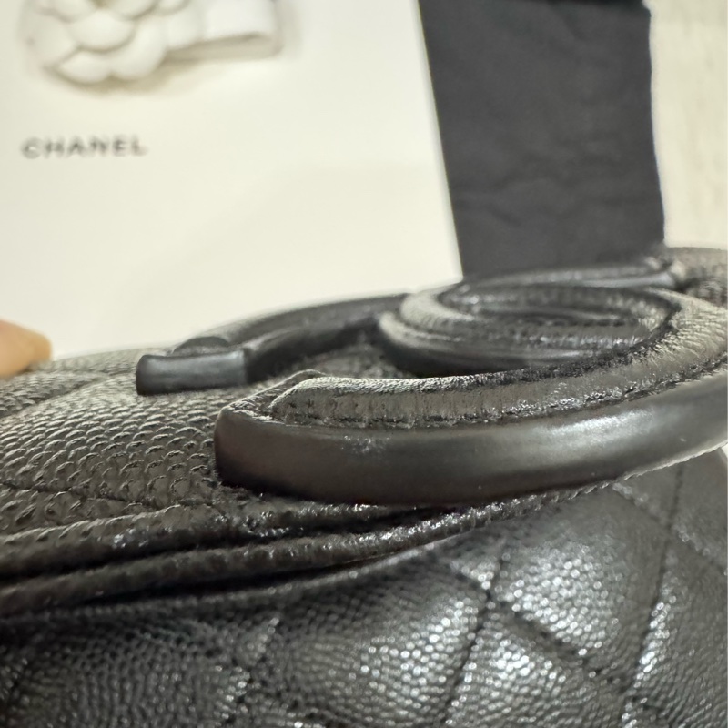 Chanel 23P 黑色荔枝牛皮大LOGO馬鞍包 AS3867-14