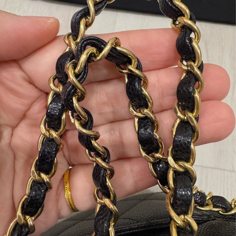 Chanel 23P 黑色荔枝牛皮大LOGO馬鞍包 AS3867-20