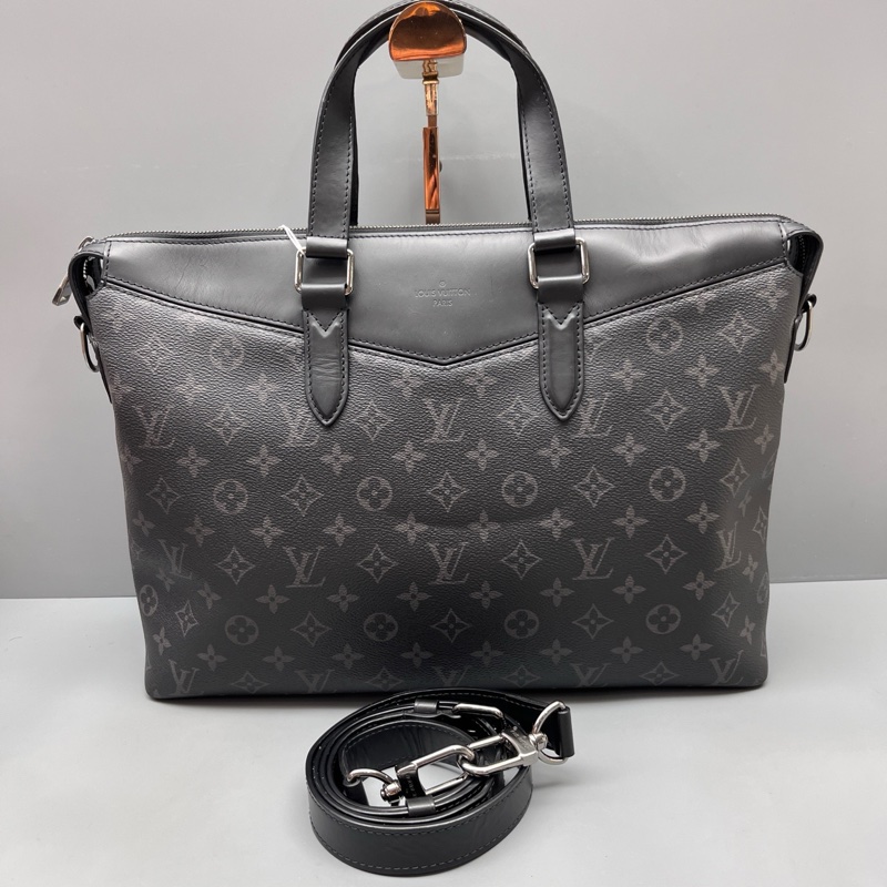 Louis Vuitton路易威登  黑花Explorer公文包 尺寸38*28-0