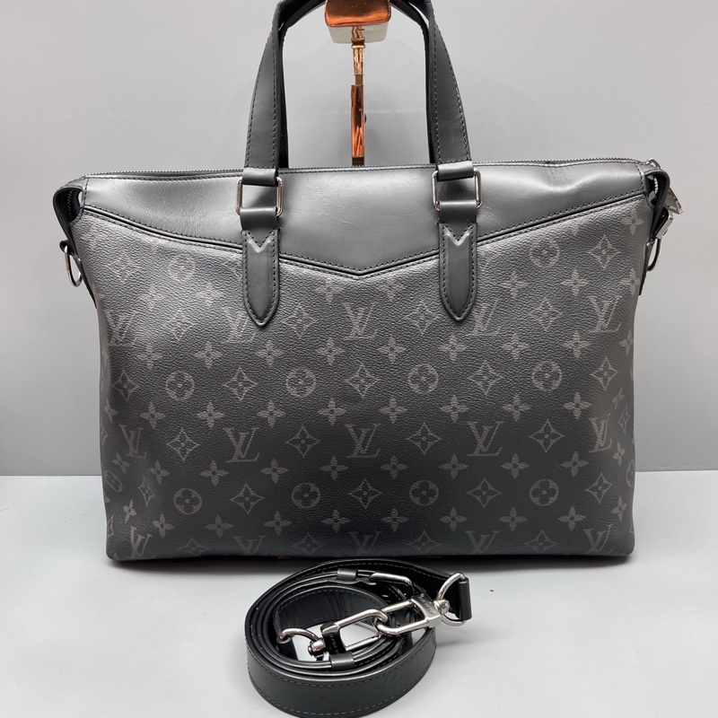 Louis Vuitton路易威登  黑花Explorer公文包 尺寸38*28-1