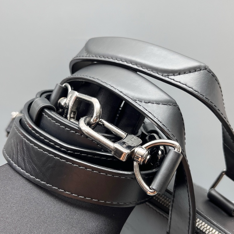 Louis Vuitton路易威登  黑花Explorer公文包 尺寸38*28-5