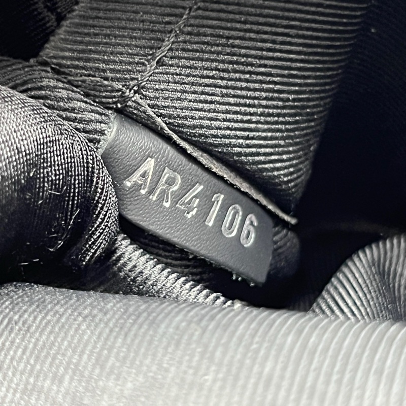 Louis Vuitton路易威登  黑花Explorer公文包 尺寸38*28-7