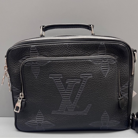 LouisVuitton路易威登 黑色飛行箱款郵差包 尺寸 26*19 附件：肩帶