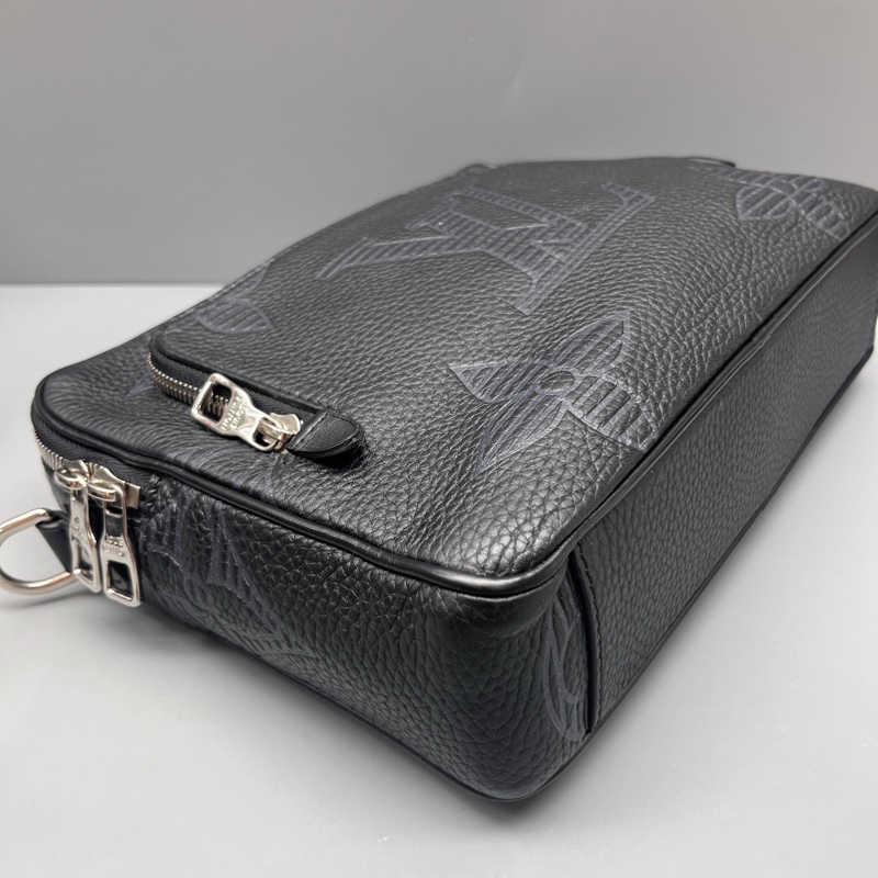 LouisVuitton路易威登 黑色飛行箱款郵差包 尺寸 26*19 附件：肩帶-3