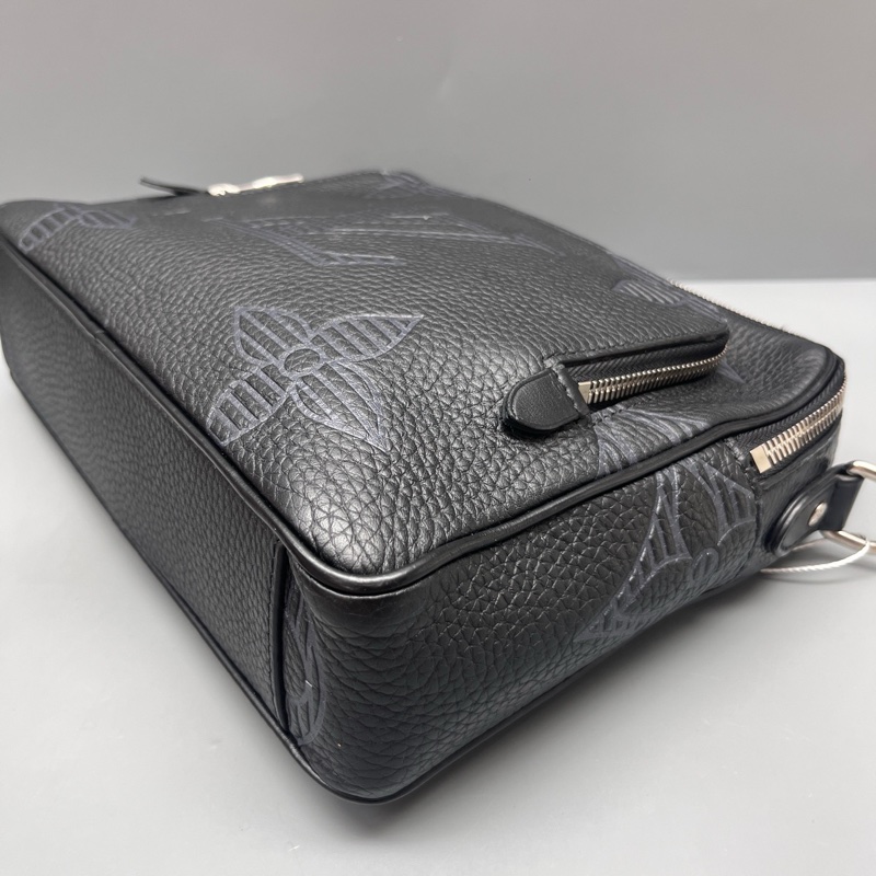 LouisVuitton路易威登 黑色飛行箱款郵差包 尺寸 26*19 附件：肩帶-4