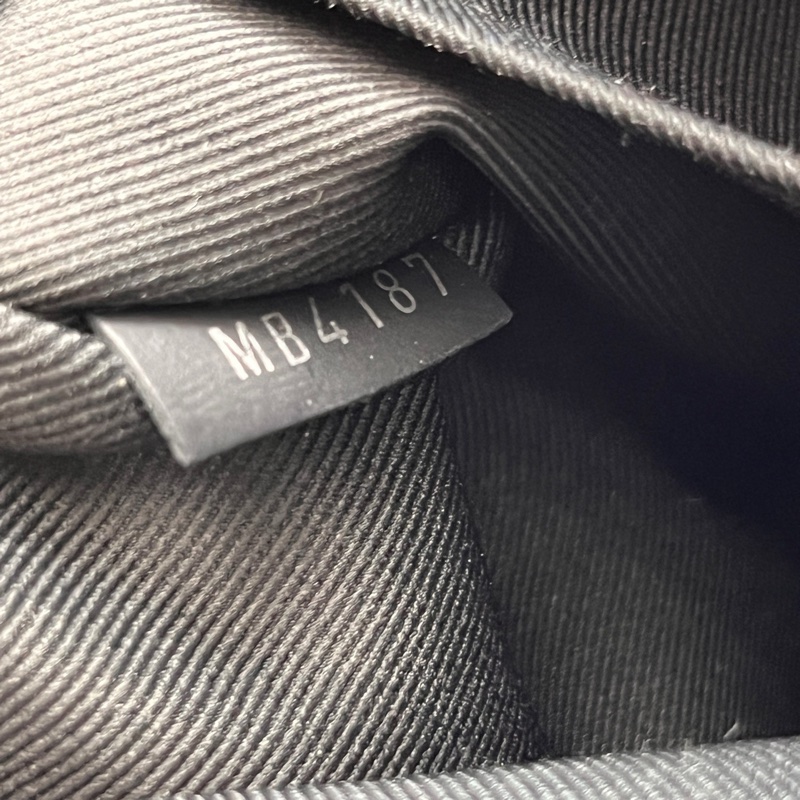 Louis Vuitton路易威登 黑棋盤格Avenue胸包 尺寸18*30 附件：無-6