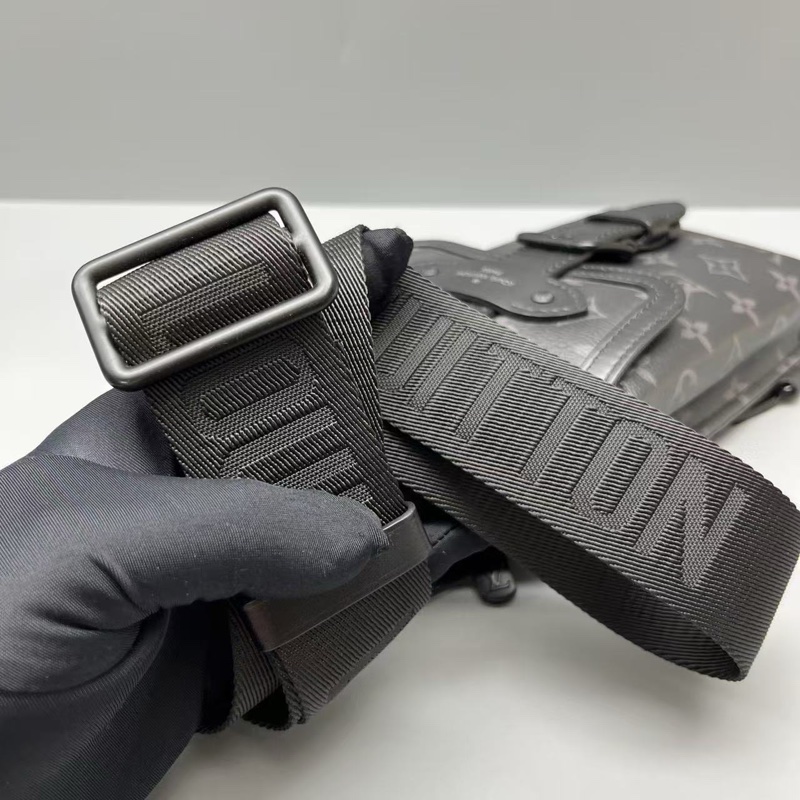 Louis Vuitton路易威登 黑花Saumur系列胸包 芯片款 尺寸13*19 附件:無-3