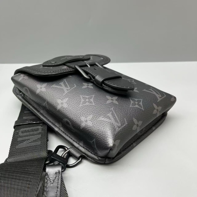 Louis Vuitton路易威登 黑花Saumur系列胸包 芯片款 尺寸13*19 附件:無-4
