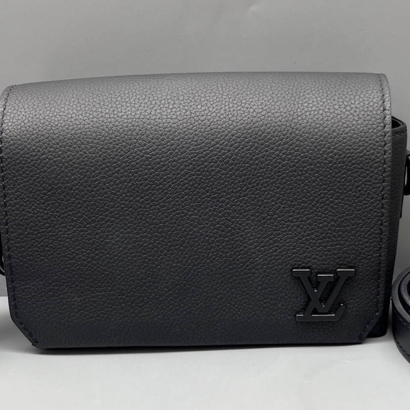 LouisVuitton 路易威登 黑色Fastline郵差包 尺寸17*12 無附件-0