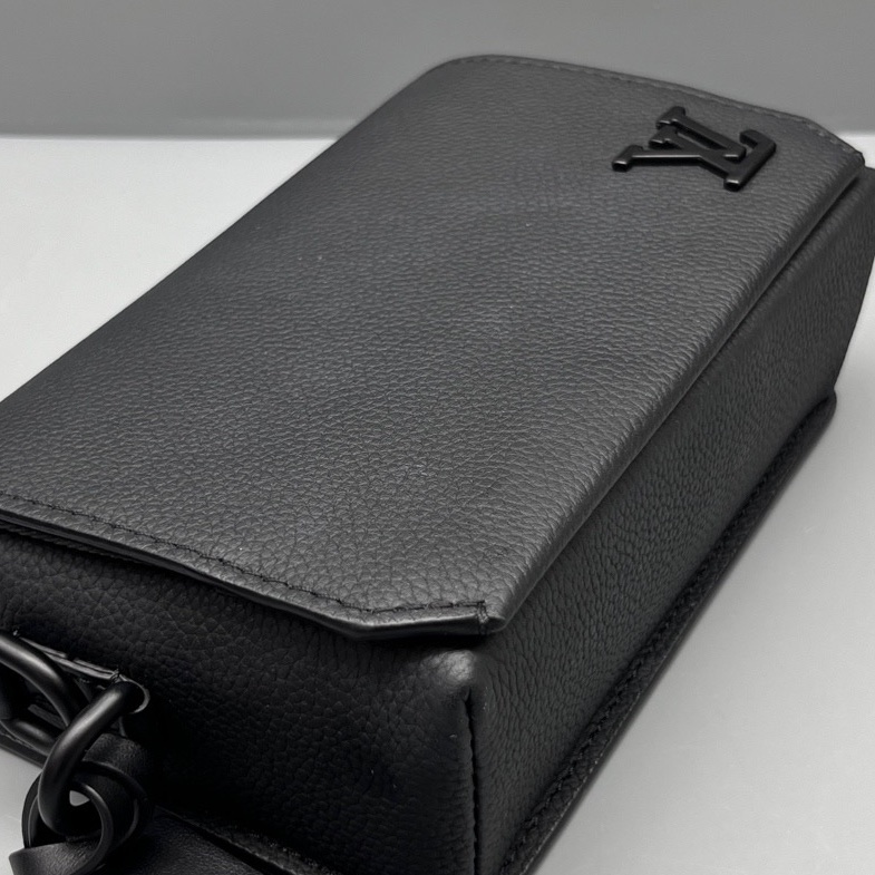 LouisVuitton 路易威登 黑色Fastline郵差包 尺寸17*12 無附件-3