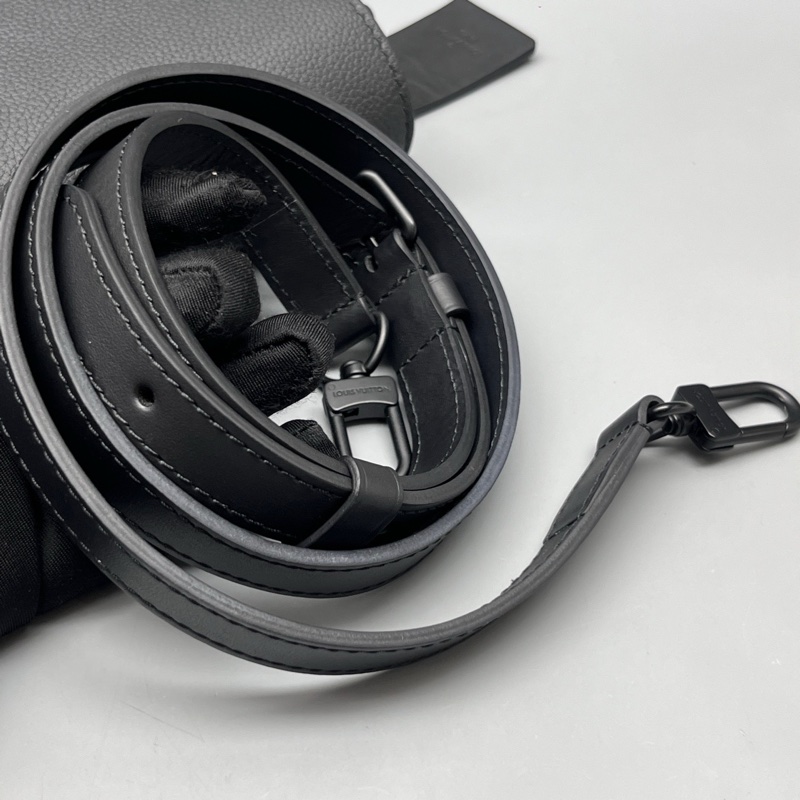 LouisVuitton 路易威登 黑色Fastline郵差包 尺寸17*12 無附件-5