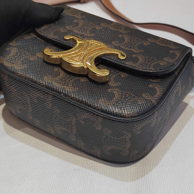 賽琳耳機包  Celine凱旋門mini老花斜挎包 黑棕色肩帶 金屬搭扣 尺寸：11.5×10🈚附件-3