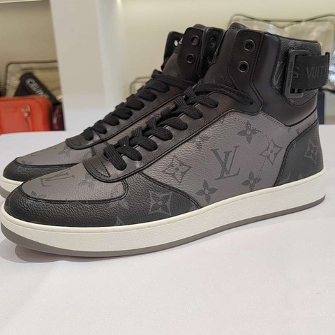 閒置新 未使用 Louis Vuitton路易威登黑色老花高幫板鞋 尺碼：5碼半，39.5碼