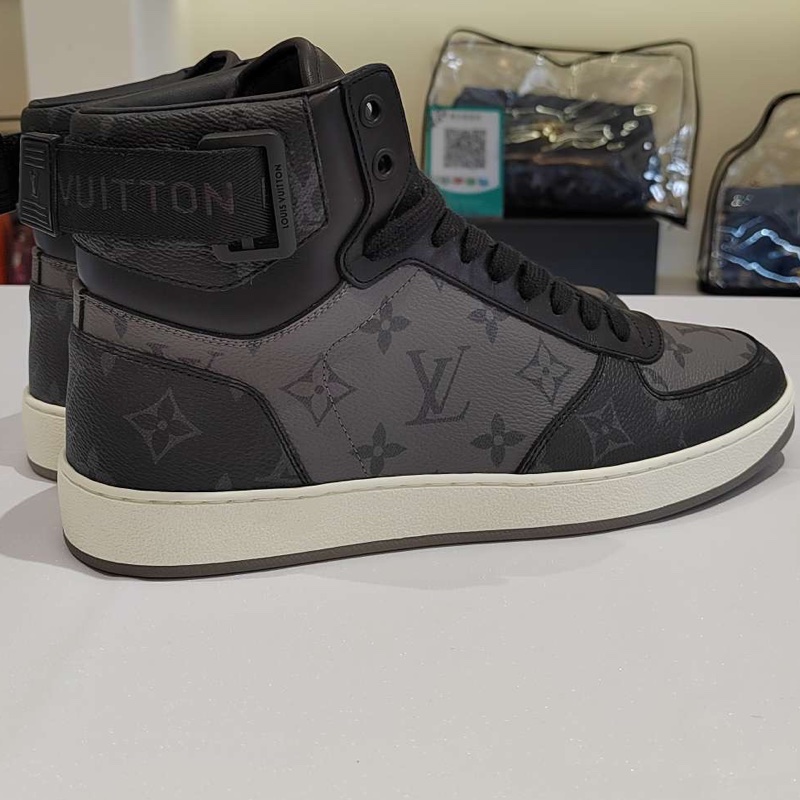 閒置新 未使用 Louis Vuitton路易威登黑色老花高幫板鞋 尺碼：5碼半，39.5碼-1