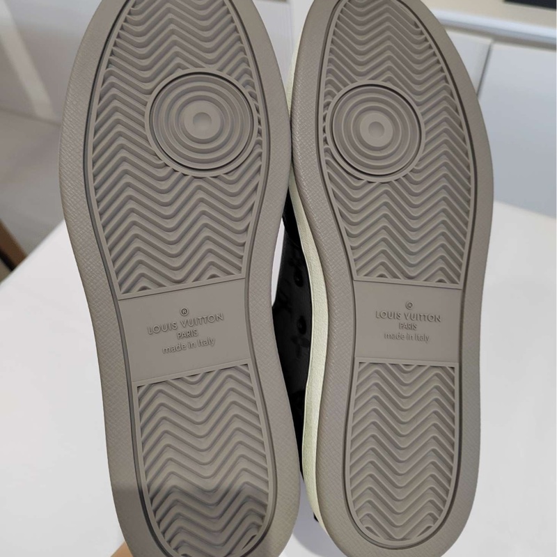 閒置新 未使用 Louis Vuitton路易威登黑色老花高幫板鞋 尺碼：5碼半，39.5碼-4