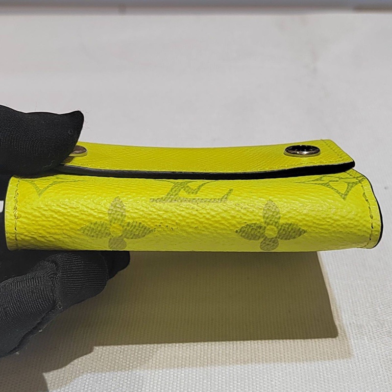 LV 路易威登 螢光黃老花短款錢包 Discovery系列 三折設計 錢包 卡包 尺寸10*6-3
