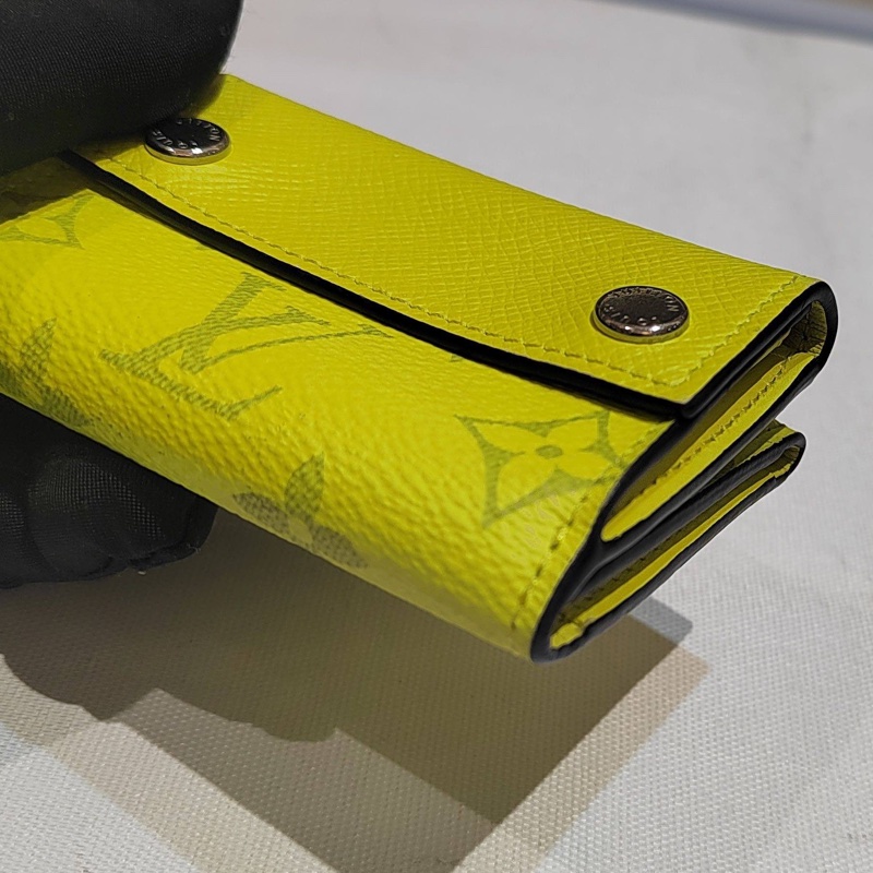LV 路易威登 螢光黃老花短款錢包 Discovery系列 三折設計 錢包 卡包 尺寸10*6-5