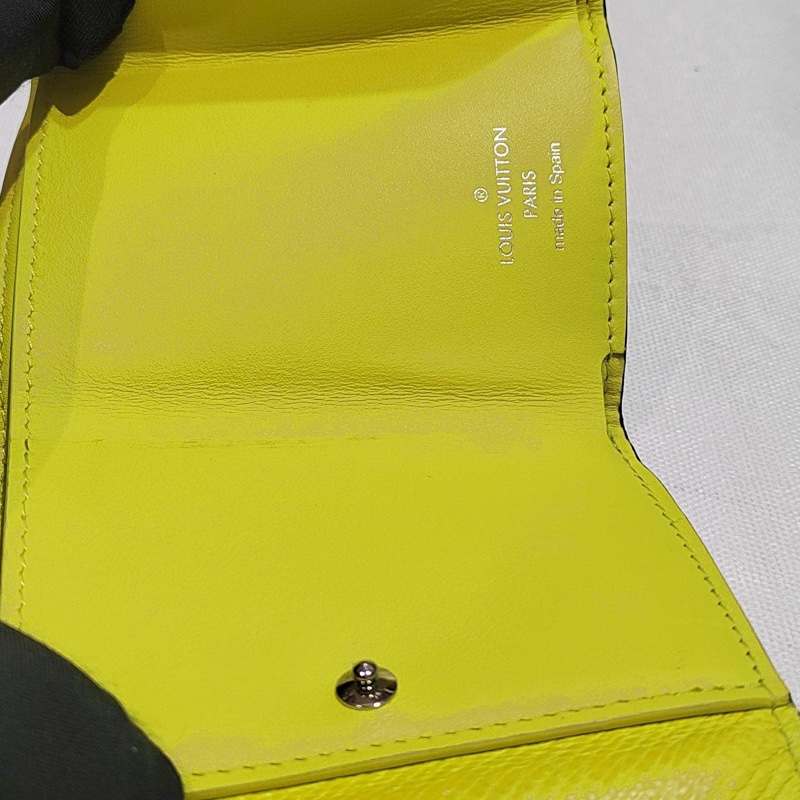 LV 路易威登 螢光黃老花短款錢包 Discovery系列 三折設計 錢包 卡包 尺寸10*6-6