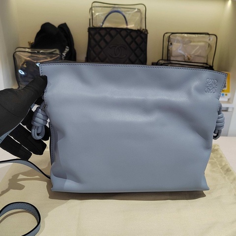 99新Loewe 羅意威霧霾藍 flamenco羊皮流蘇抽繩拉環單肩斜挎福袋包水桶包 荔枝紋軟皮 超軟  尺寸：22-18cm l