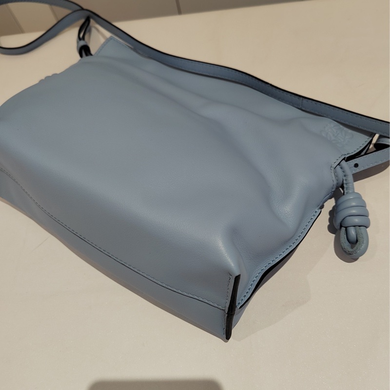 99新Loewe 羅意威霧霾藍 flamenco羊皮流蘇抽繩拉環單肩斜挎福袋包水桶包 荔枝紋軟皮 超軟  尺寸：22-18cm l-3