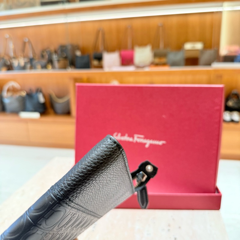 Salvatore Ferragamo 的Firenze 系列黑色文件夾 長25公分-5