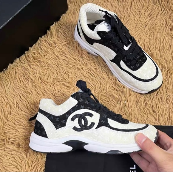 CHANEL/香奈儿 黑白熊猫满印休闲鞋 36.5碼-0