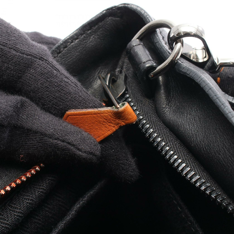 愛馬仕 Caravan Horizontal PM 斜背包，黑色 Derma 皮革，SHW 五金配件，二手-5