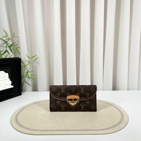 LV路易威登 有刻字 曼哈頓長款三折錢包 內裡卡位多 容量大