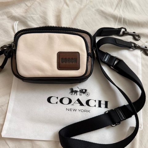 COACH斜背包
