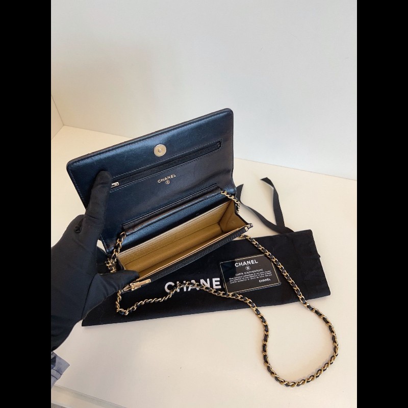 Chanel wallet on chain limited edition 限量徽章-8