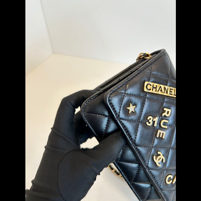 Chanel wallet on chain limited edition 限量徽章-15
