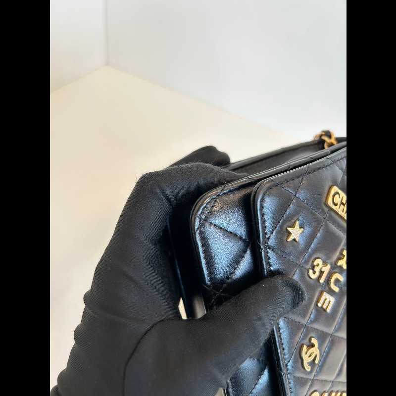 Chanel wallet on chain limited edition 限量徽章-17