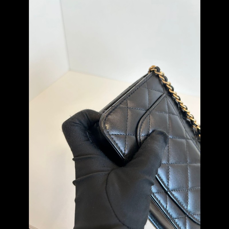 Chanel wallet on chain limited edition 限量徽章-18