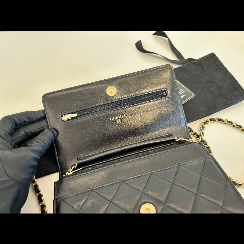 Chanel wallet on chain limited edition 限量徽章-21