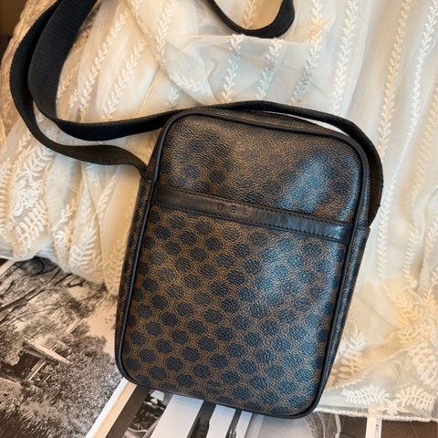 思琳 賽琳 復古黑色 老花  皮革 黑花  相機包 旅行包  斜挎包 斜背包 側背包 托特包 手提包 罕有 中古 老花包 古董包 中古包celine vintage triomphe bag black  camera bag