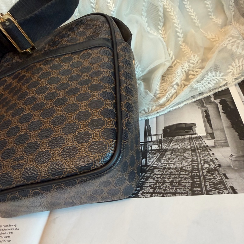 思琳 賽琳 復古黑色 老花  皮革 黑花  相機包 旅行包  斜挎包 斜背包 側背包 托特包 手提包 罕有 中古 老花包 古董包 中古包celine vintage triomphe bag black  camera bag-2