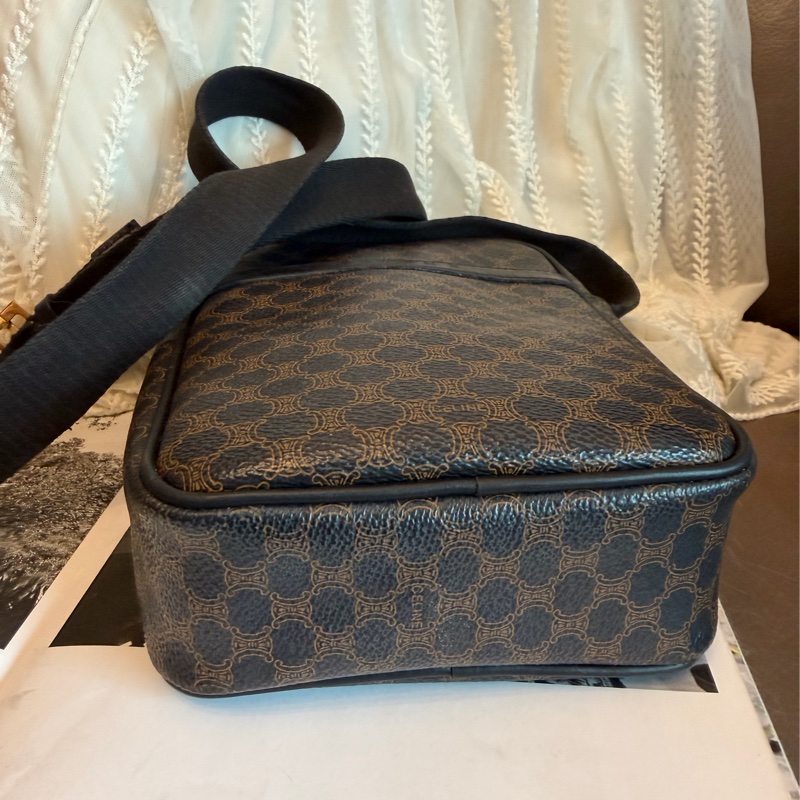 思琳 賽琳 復古黑色 老花  皮革 黑花  相機包 旅行包  斜挎包 斜背包 側背包 托特包 手提包 罕有 中古 老花包 古董包 中古包celine vintage triomphe bag black  camera bag-14