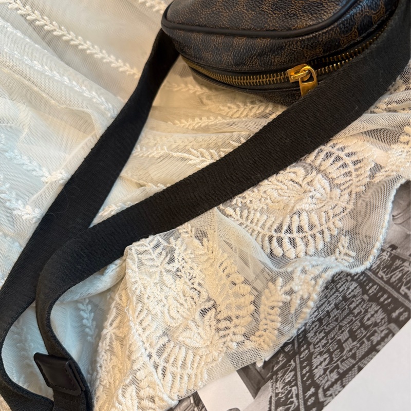 思琳 賽琳 復古黑色 老花  皮革 黑花  相機包 旅行包  斜挎包 斜背包 側背包 托特包 手提包 罕有 中古 老花包 古董包 中古包celine vintage triomphe bag black  camera bag-23